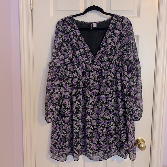 H&M Dresses & Skirts - Babydoll Style Floral Dress